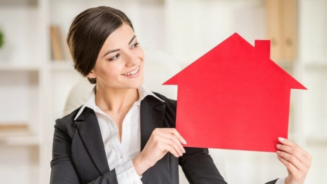 hire a licensed real estate agent